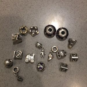 Pandora lot of charms 17